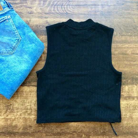 Forever21 Sleeveless Lace Up Crop Tee - Picture 3 of 8